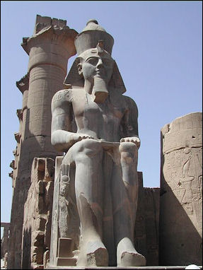 20120212-Ramses II Kolossalstatue.JPG